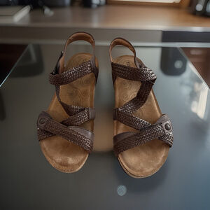 Taos Women's Size 6-6.5 Brown Braided Leather Trulie Sandals Summer Boho